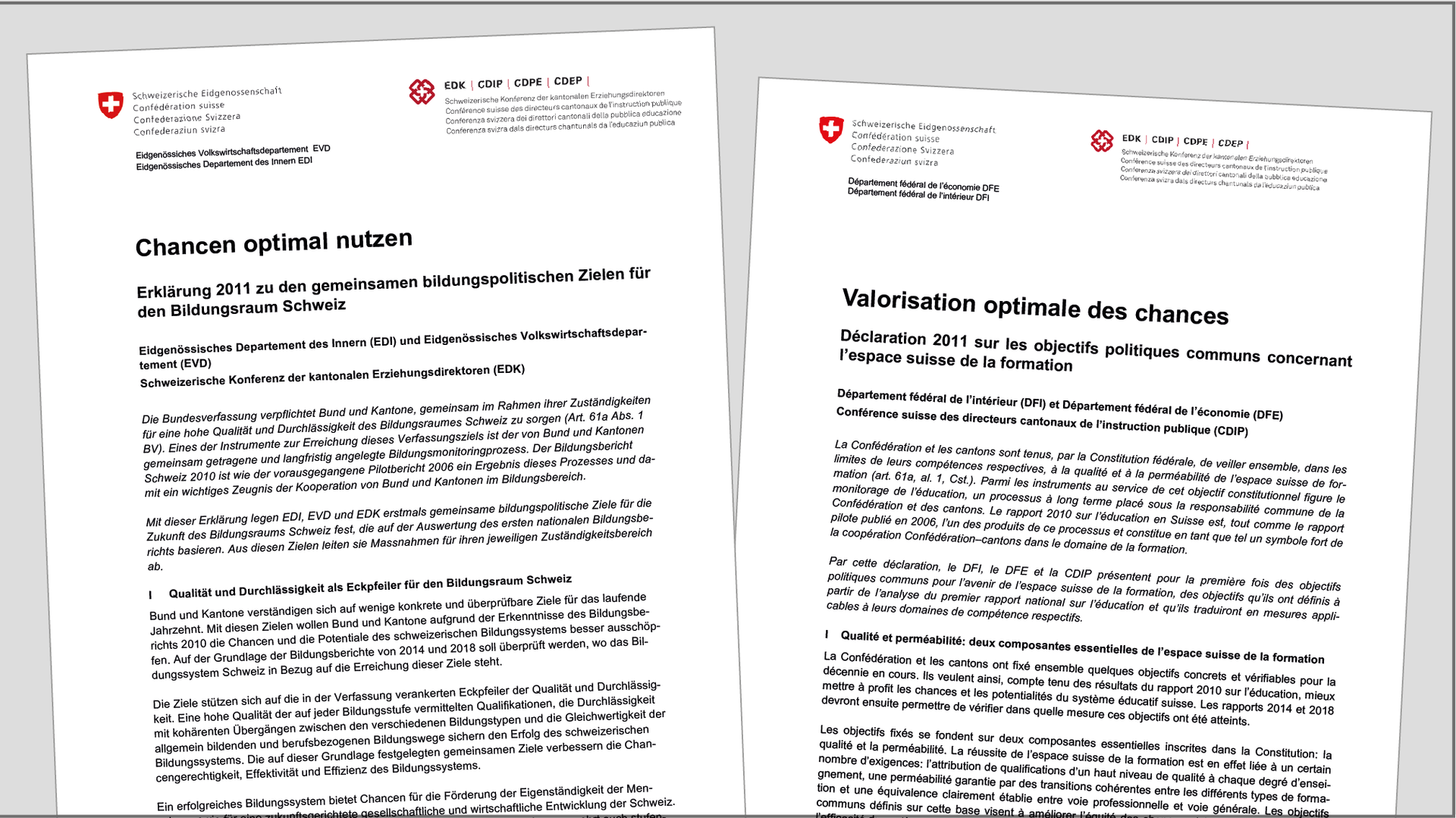 A droite, on voit la version française de la Déclaration commune sur les objectifs politiques concernent l’espace suisse de la formation; à gauche, on voit la version allemande.